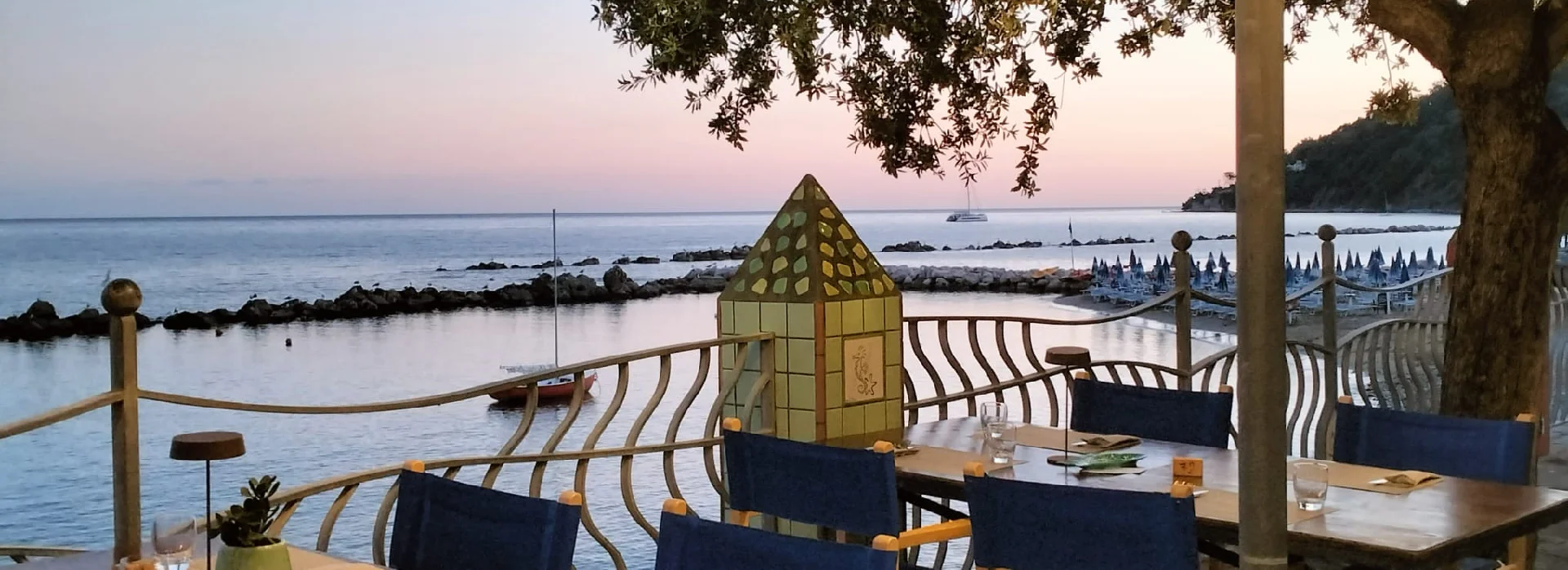Ristorante di Pesce sul Mare nel Cilento Specialità Marinare Pizzeria Tipica a Pioppi (Salerno) Via Caracciolo, 197 La Caupona "Osteria del Mare"